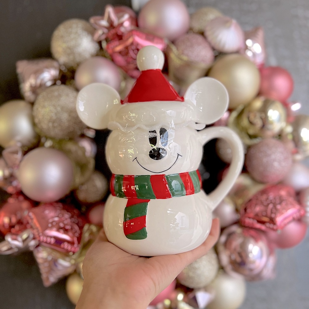 ✨NEW🎁Mickey Mouse Snowman 2022 Christmas Mug with Topper 🐭